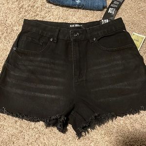 Black short blue savvy